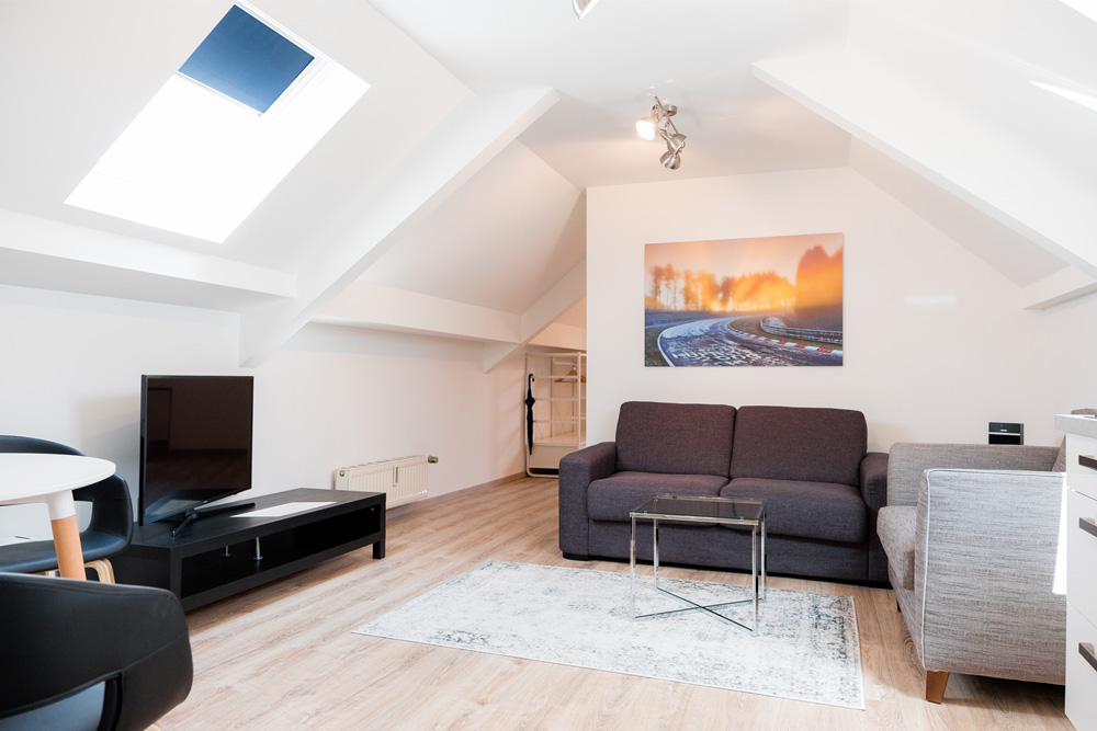 Comfortable living rooms in all hotel suites invite you to relax after a great race at the Nordschleife.