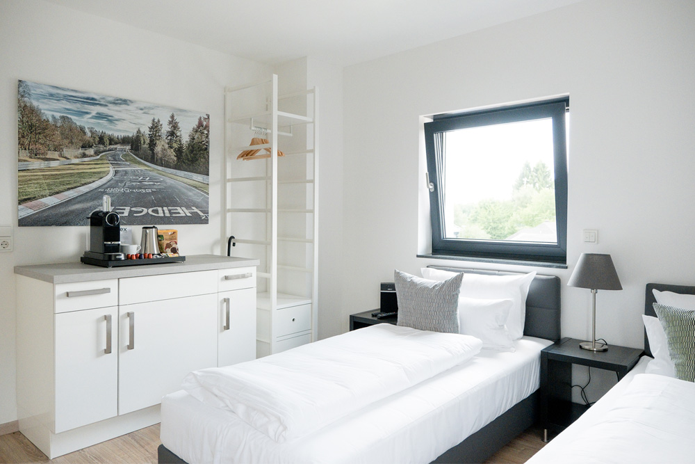 Comfortable twin rooms at Apex Nürburg hotel invite you to spend the night after a great time at the ace track.